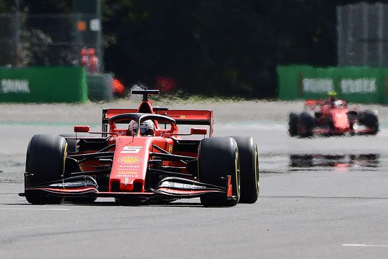 Vettel sobre o Q3: “Havia uma McLaren e uma Renault bloqueando a pista”