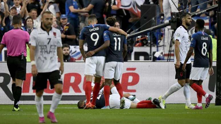 Coman e Giroud marcaram na goleada francesa contra a Albânia (AFP)