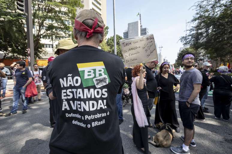 Manifestantes protestam na Av. Paulista no 7 de Setembro 