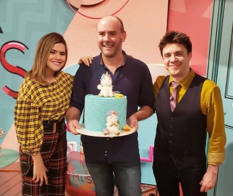 Ricardo Daudt entre Maisa e Oscar Filho no SBT: bolos apreciados pelos famosos