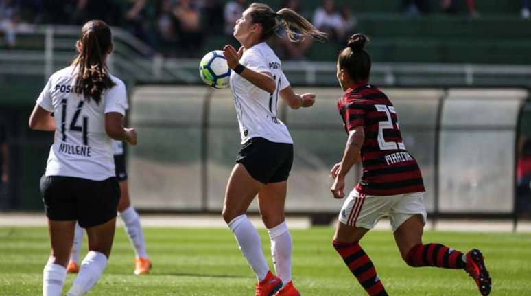 Flamengo e Corinthians se enfrentam neste domingo (14) pelo