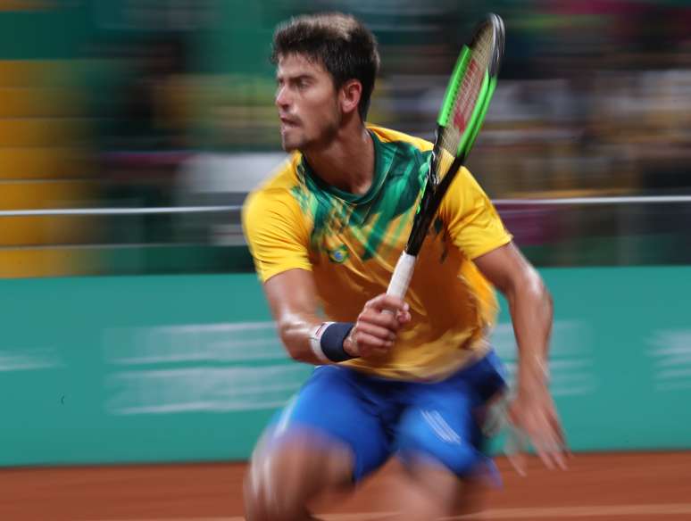 O brasileiro João Menezes em quadra no Panamericano