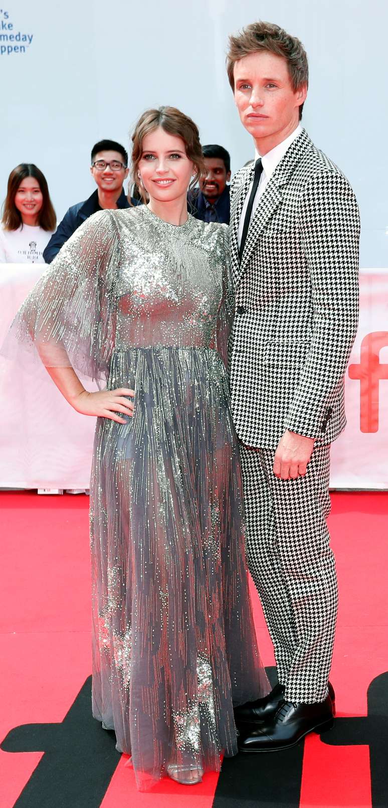Felicity Jones e Eddie Redmayne posam para fotos no tapete vermelho do Festival de Toronto
08/09/2019
REUTERS/Mario Anzuoni