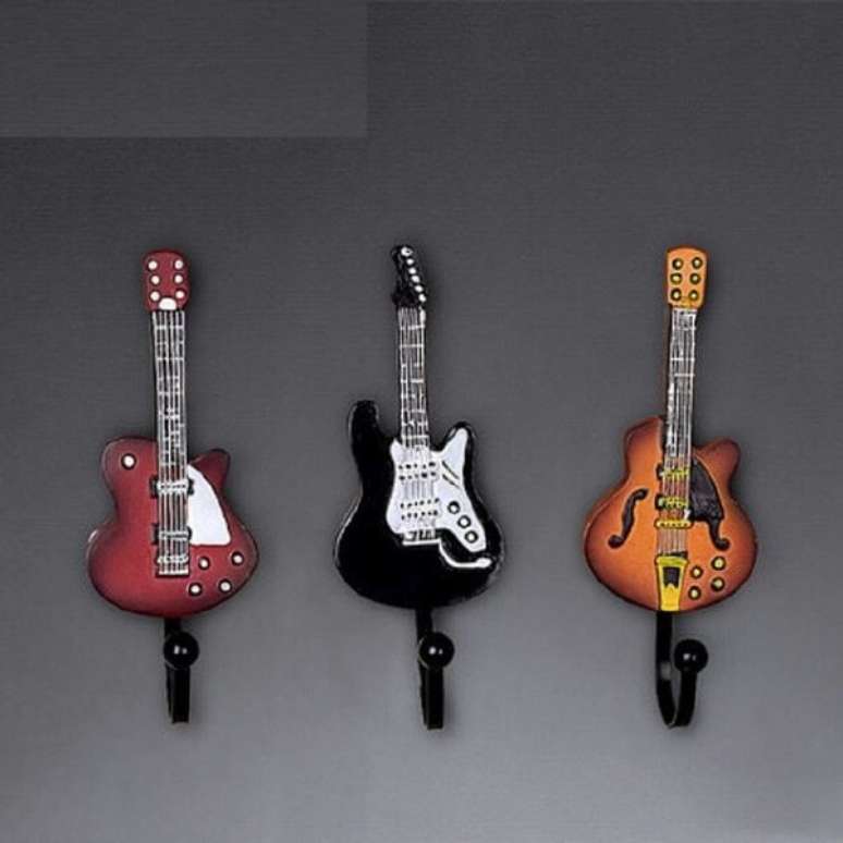 24. Gancho de parede feito de resina em formato de instrumentos musicais. Fonte: Pinterest