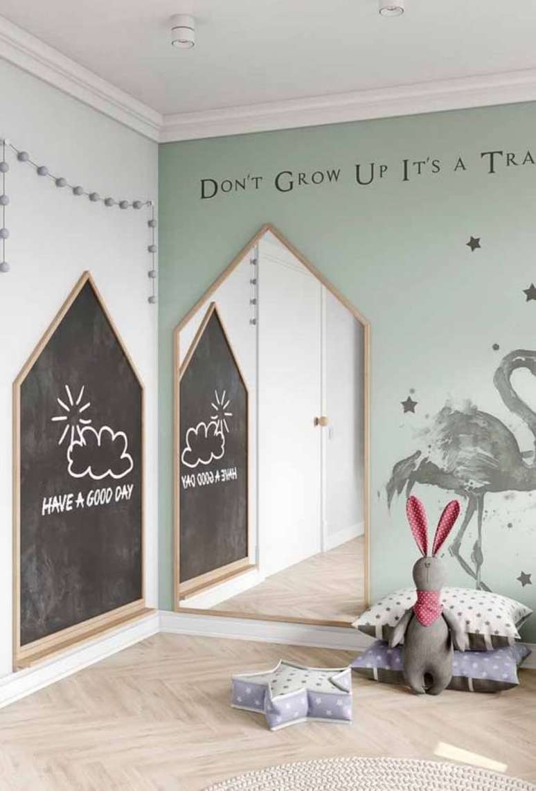 9. O espelho &eacute; um dos m&oacute;veis montessorianos mais interessante e vers&aacute;teis. Foto: Decor F&aacute;cil