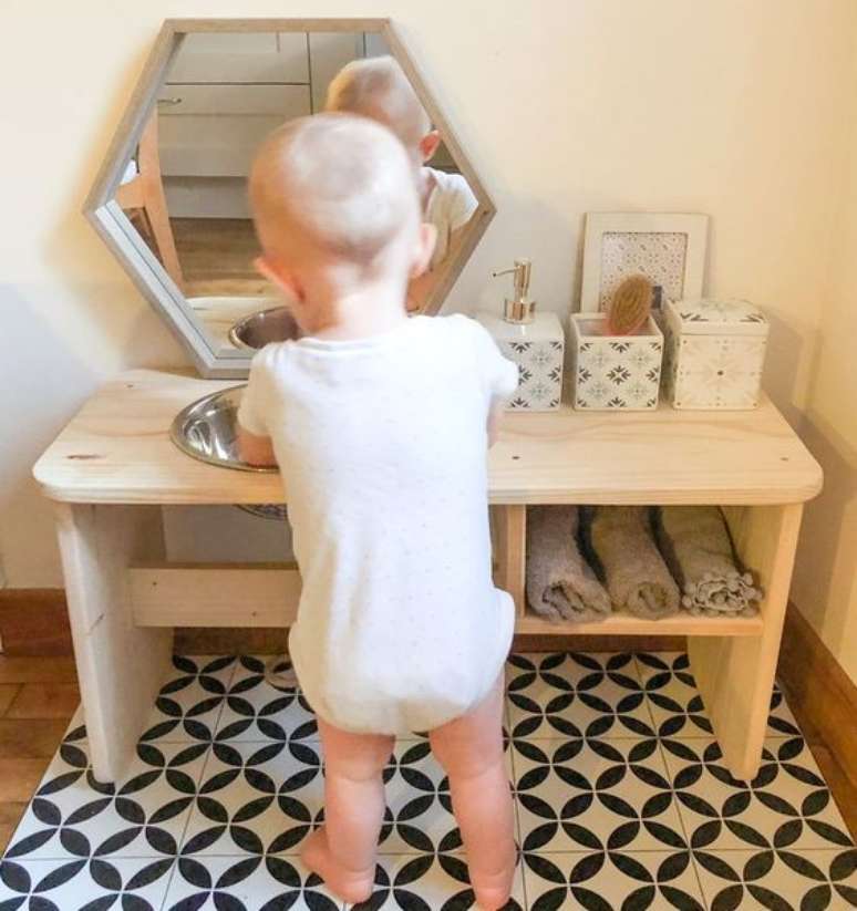 12. At&eacute; mesmo pia se enquadram nos m&oacute;veis montessorianos. Foto: Education Today