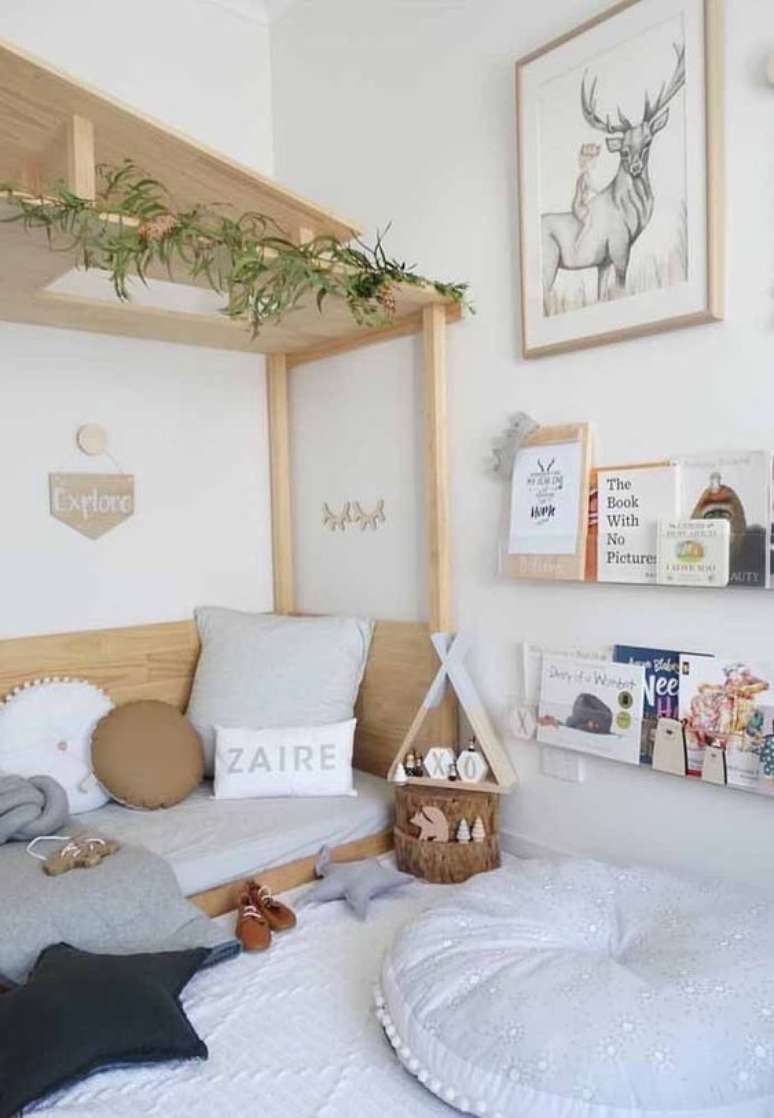 14. O revisteiro é um dos móveis montessorianos mais importantes. Foto: Decor Fácil