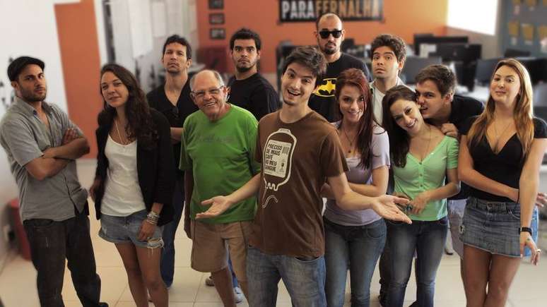 Felipe Neto e elenco de 'A Toca', da Netflix, lançada em 2013.  