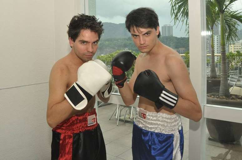 Felipe Neto (à direita) ao lado de Fábio Nunes no quadro '#FF', do 'Esporte Espetacular', da Globo, em maio de 2011.
