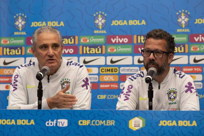 Nesta segunda-feira, Tite e Cléber Xavier participaram de entrevista coletiva (Foto: Lucas Figueiredo/CBF)