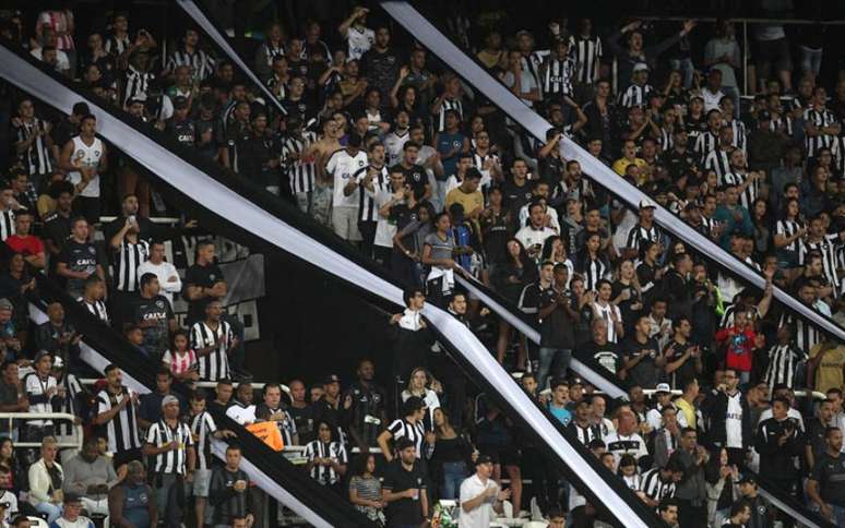 Mais de 12 mil pessoas estavam no Nilton Santos na vitória sobre o Galo (Foto: Vítor Silva/SSPress/Botafogo)