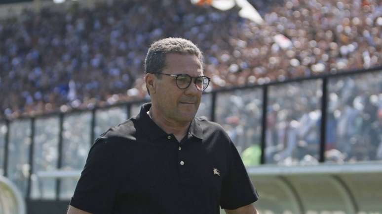 Luxemburgo, durante a partida contra o Bahia, em São Januário (Foto: Rafael Ribeiro/Vasco)