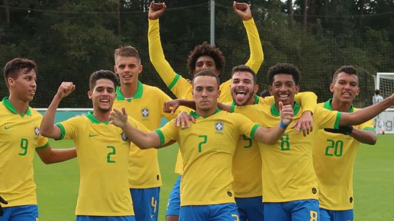 Com a camisa 7, João Peglow foi titular e artilheiro da Seleção Brasil sub-17 em amistosos (Foto: Bruno Pacheco/CBF)