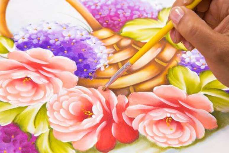 2. Siga o passo a passo para fazer pintura em pano de prato com flores &ndash; Por: Pinterest