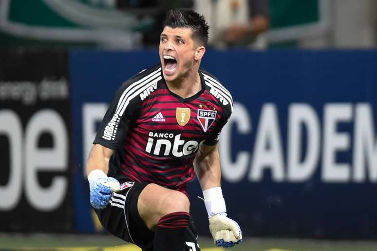 Para goleiro, retorno de jogadores e confiança renovada farão São Paulo voltar a balançar as redes (Foto: Djalma Vassão/Gazeta Press)