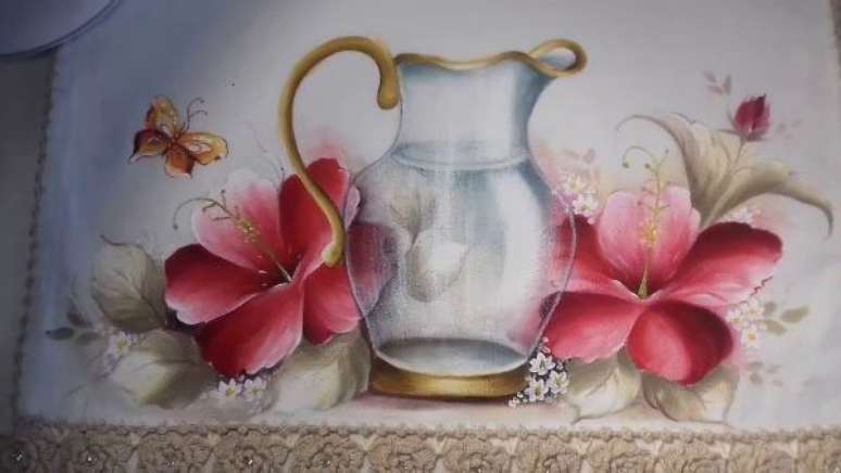 13. Pintura em pano de prato com flores e jarra de vidro – Por: Pinterest