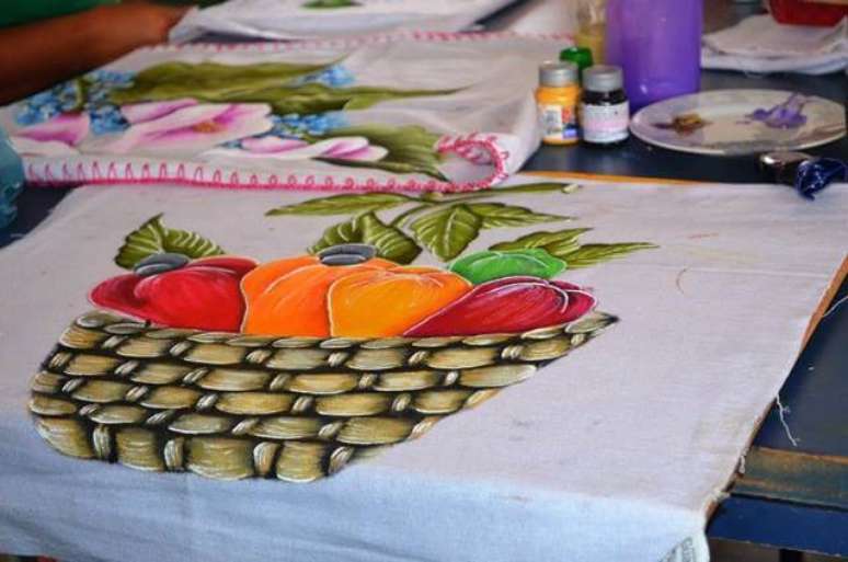16. Pintura em pano de prato frutas sem acabamento – Por: Pinterest