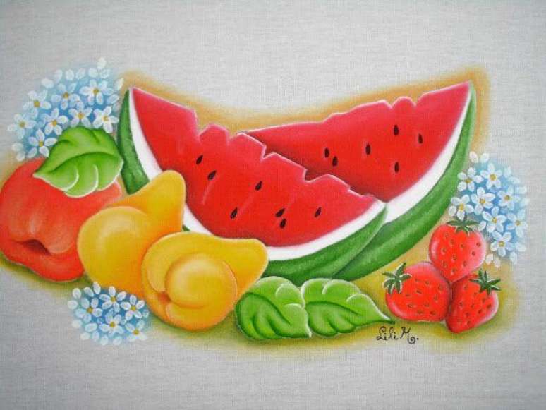 34. Pintura em pano de prato frutas melancia, morango e ma&ccedil;a &ndash; Por: Pinterest