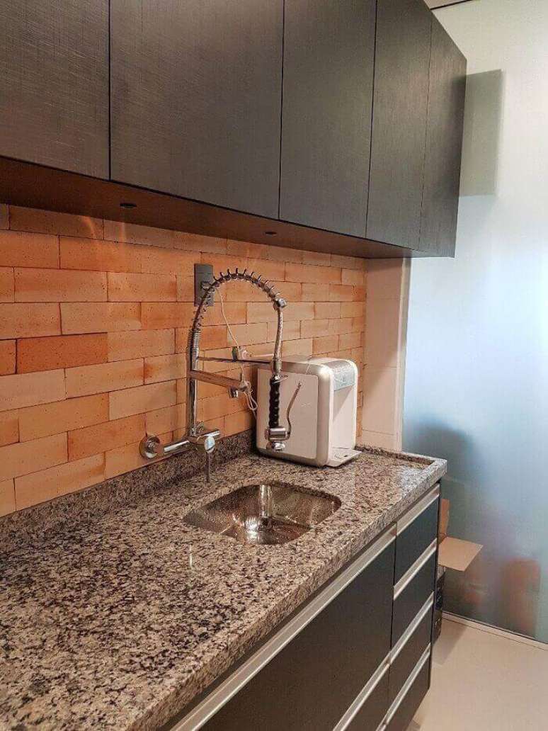 67. Torneira de parede tem monocomando. Fonte: Pinterest