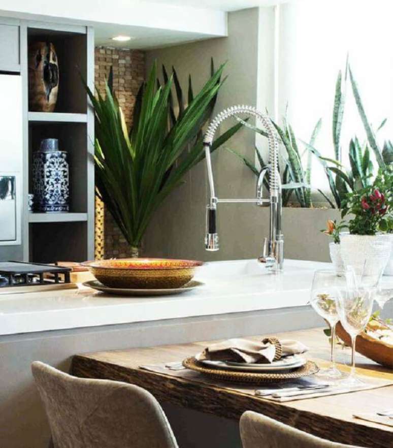 62. Bancada com mesa e torneira do tipo gourmet. Fonte: Pinterest