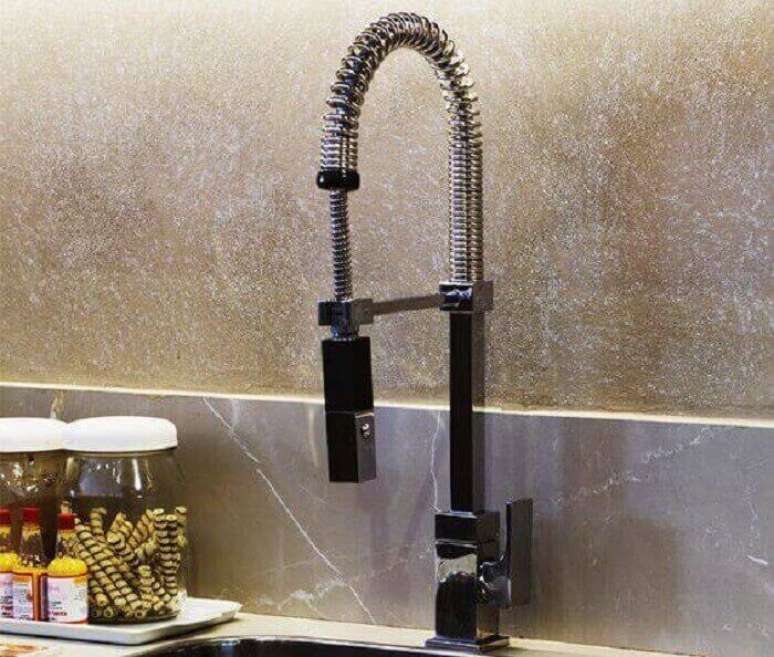 64. Torneira do tipo gourmet com sistema de monocomando. Fonte: Pinterest