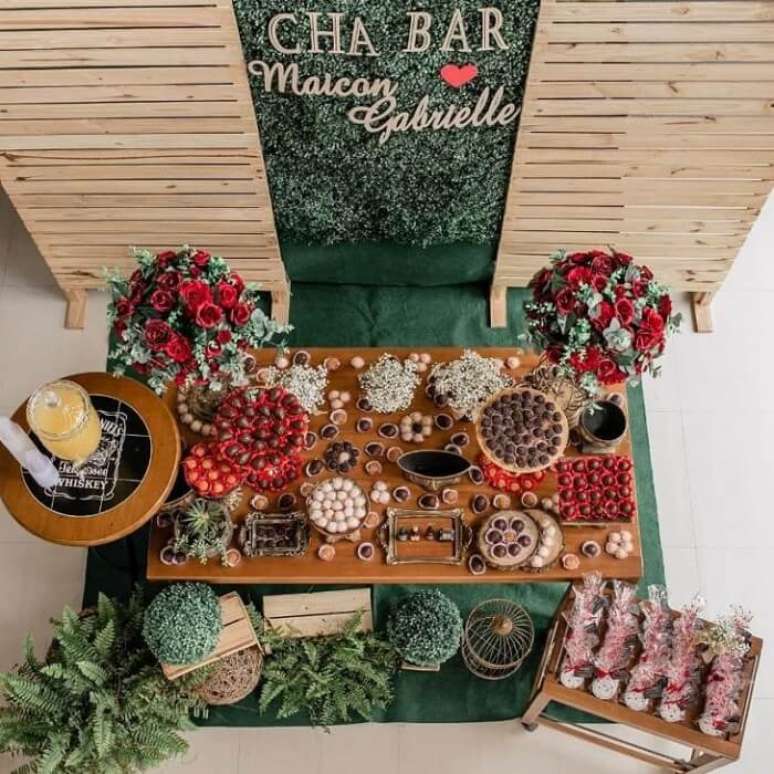 72. Decora&ccedil;&atilde;o de mesa para festa Ch&aacute; Bar. Fonte: Pinterest