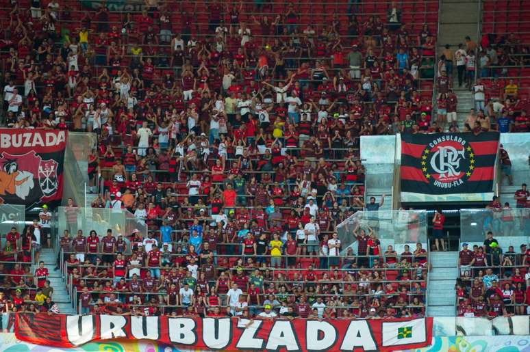 Torcida do Fla comemorou vice do Palmeiras no Mundial de Clubes em bares do Rio, com direito a foguetório (Foto: Alexandre Vidal / Flamengo)