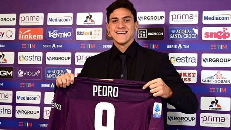 Pedro foi apresentado pela Fiorentina nesta quarta-feira