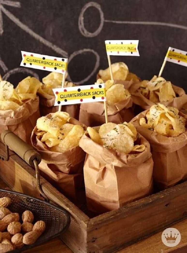 16. Batata chips da festa Chá Bar distribuída em sacos de papel. Fonte: Casa e Festa