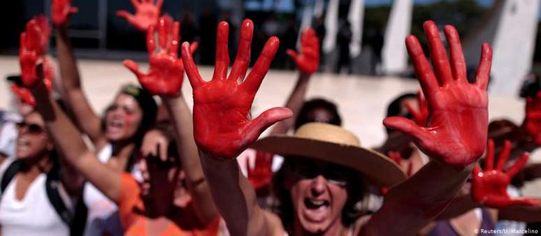 Manifestantes contrárias à violência contra a mulher em Brasília, em maio de 2016