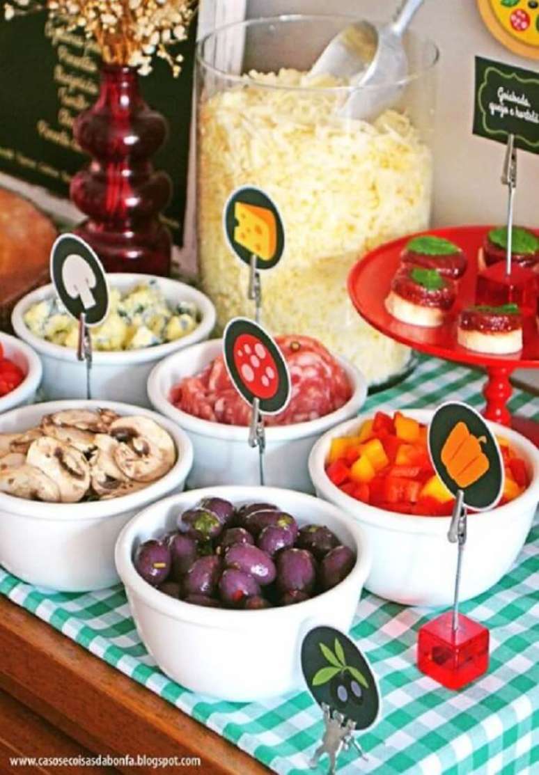 53. Petiscos fazem muito sucesso nas festa de Ch&aacute; Bar. Fonte: Pinterest