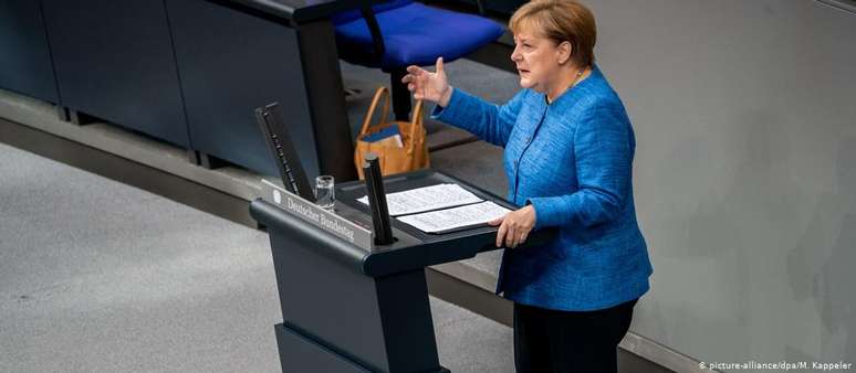 Em discurso no Bundestag, Merkel defendeu as políticas de seu governo
