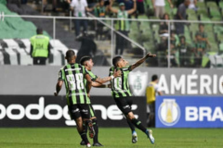 Matheusinho foi o dono da noite no Horto, com boa atuação e dois gols para o  Coelho- (Mourão Panda/América-MG)