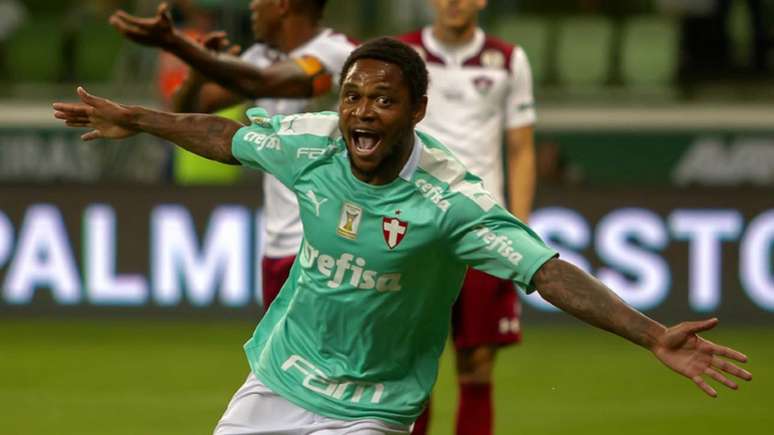 Luiz Adriano marcou seus primeiros gols no Brasileirão 2019 (Foto: Flavio Hopp/Lancepress!)