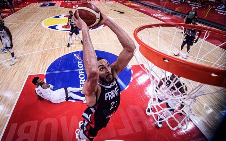 Rudy Gobert fez 21 pontos e 16 rebotes contra os Estados Unidos (Foto: Divulgação/FIBA)