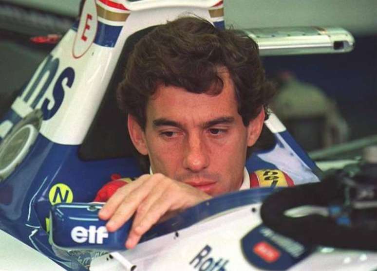 Ayrton Senna em sua Williams pouco antes do GP de San Marino de 1994, o último de sua vida