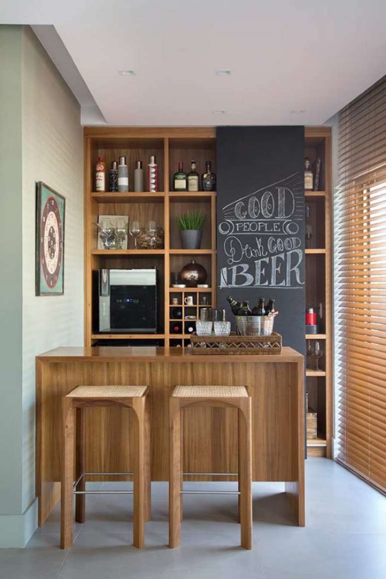 20. Barzinho de canto com bancada para recepcionar os convidados – Por: Decor Facil