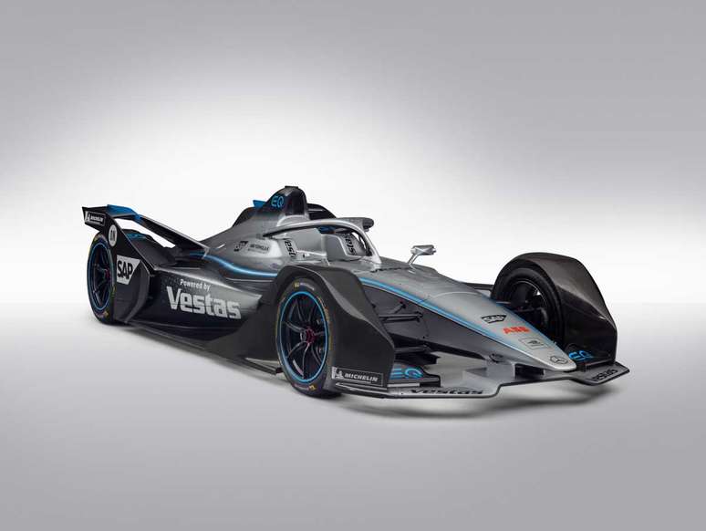 Mercedes revela seu primeiro carro de corrida elétrico, o EQ Silver Arrow 01