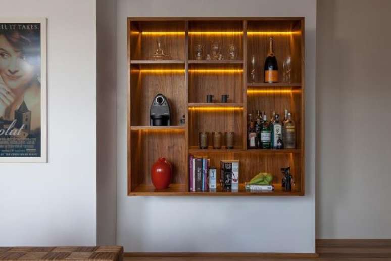 62. Decoração de bar de madeira fixo na parede – Por: Tri Arquitetura