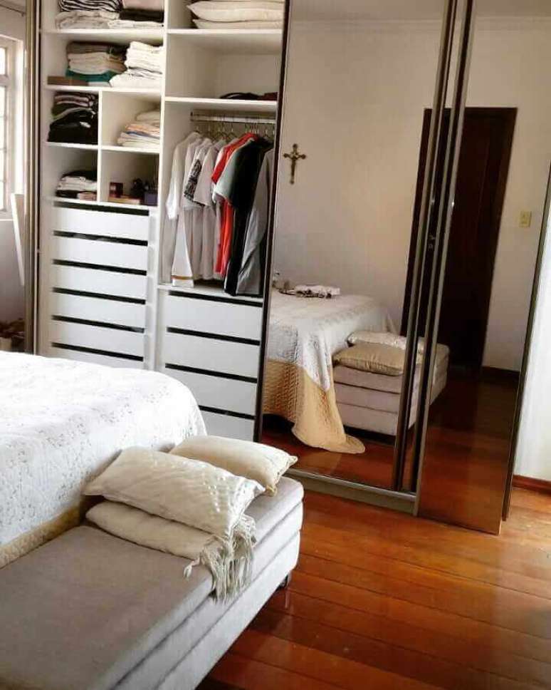 34. Guarda roupa porta de correr com espelho &ndash; Foto: JH M&oacute;veis Planejados