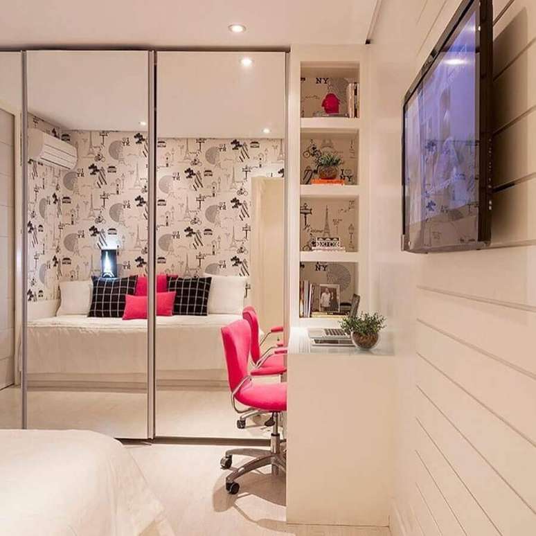 41. Guarda roupa porta de correr com espelho para decora&ccedil;&atilde;o de quarto planejado &ndash; Foto: Casa e Festa Decora&ccedil;&atilde;o