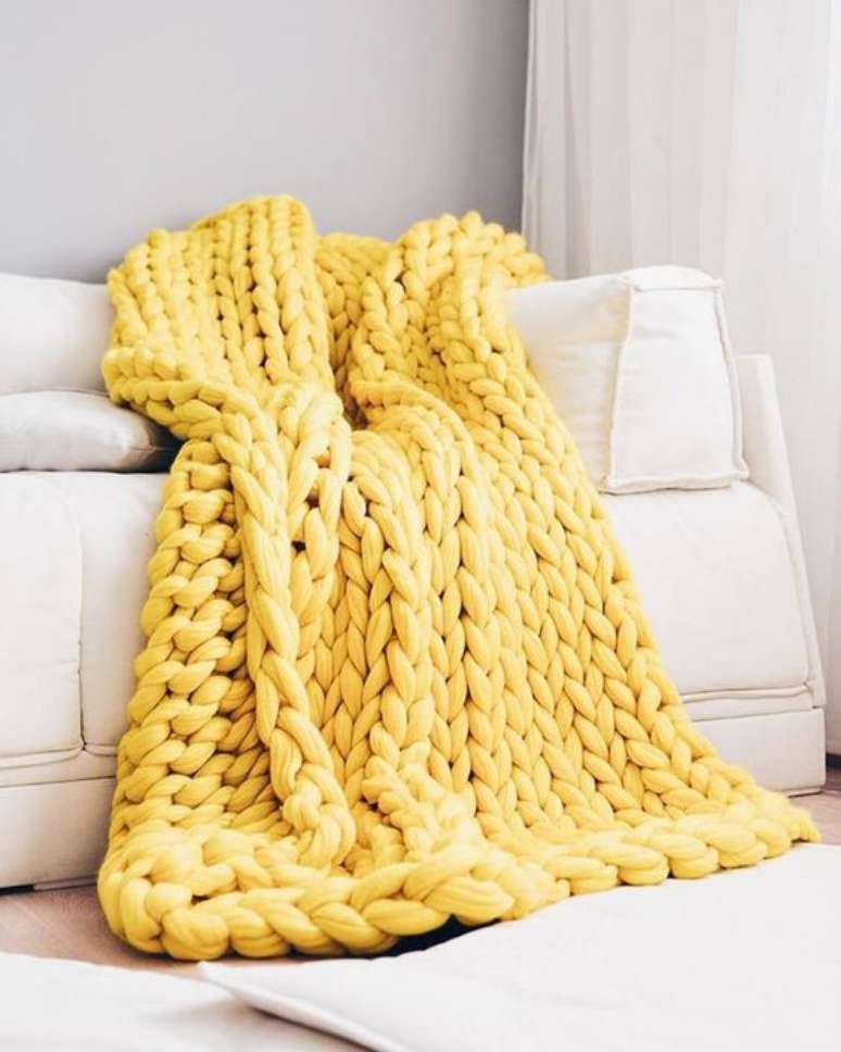 4. A manta de crochê para sofá é muito boa para proteger o tecido. Foto: Revista Artesanato