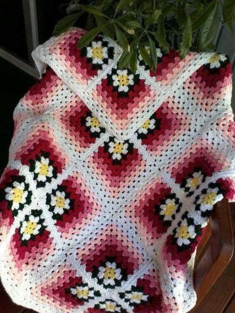 28. Uma boa manta de croch&ecirc; deve ter os pontos firmes para n&atilde;o soltar. Foto: Etsy