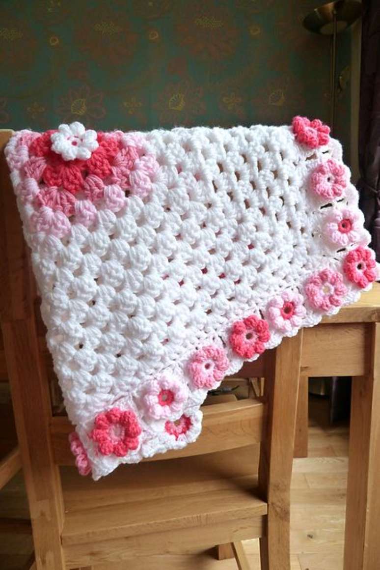 31. Alguns detalhes fazem toda a diferença em uma manta de crochê. Foto: Ravelry