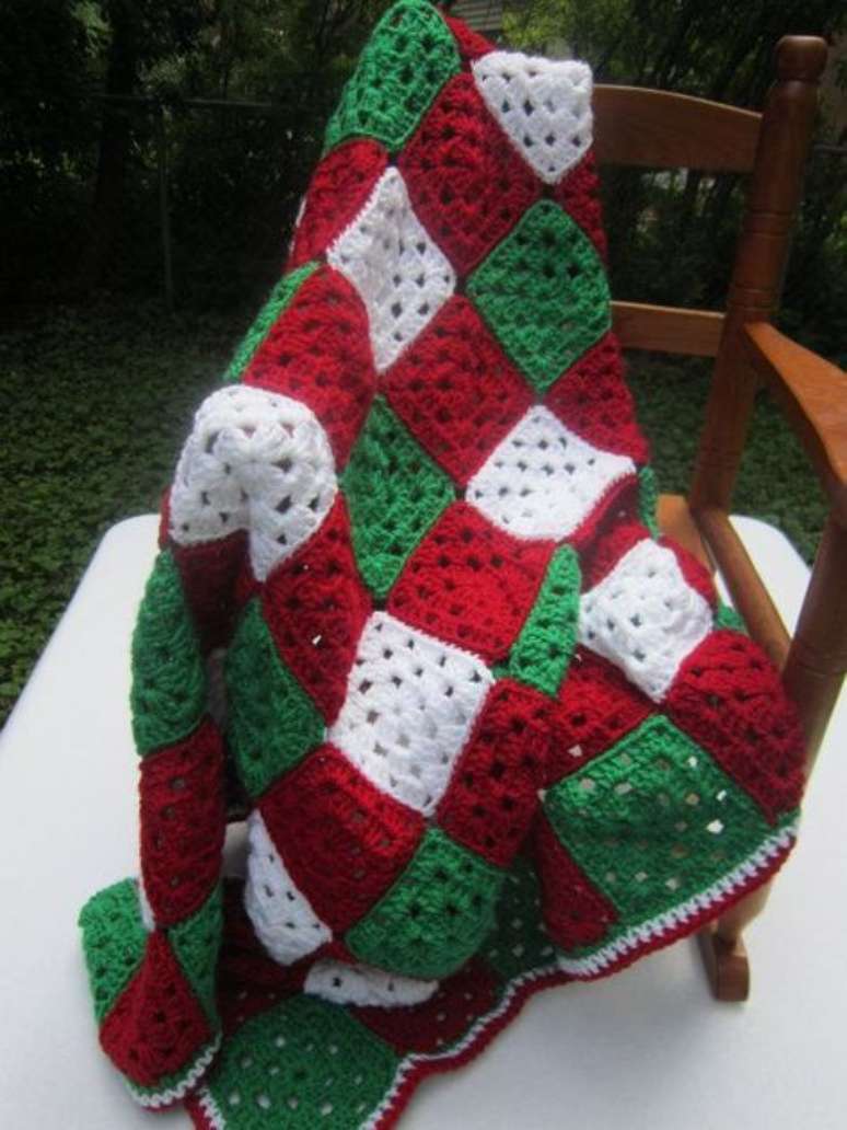 14. A escolha das cores da linha &eacute; muito importante para a manta de croch&ecirc;. Foto: Etsy