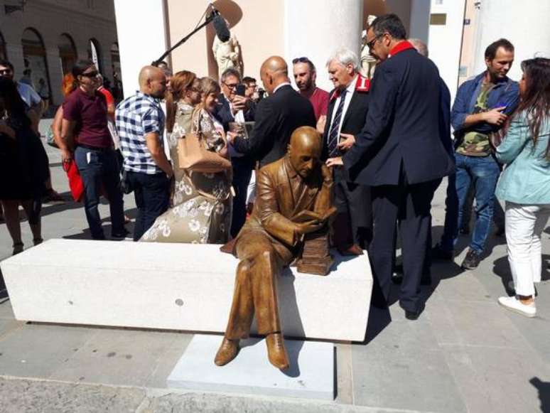 Estátua de Gabriele D'Annunzio em Trieste, na Itália