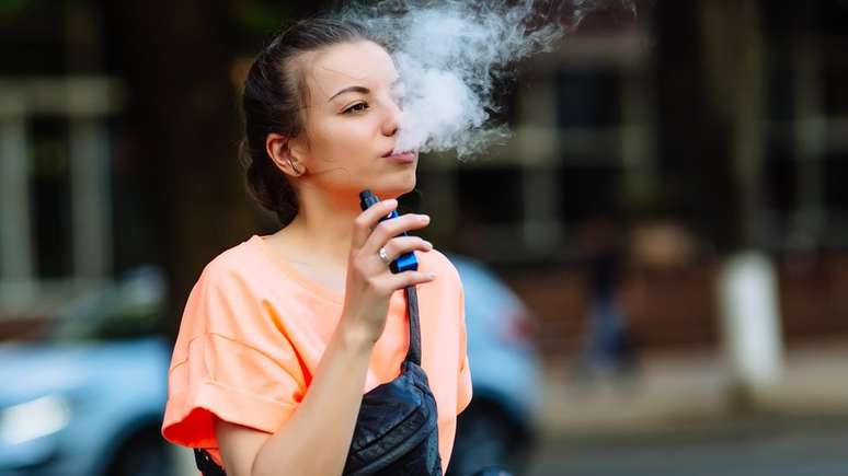 Cigarro eletrônico surgiu como promessa de auxílio para quem deseja parar de fumar