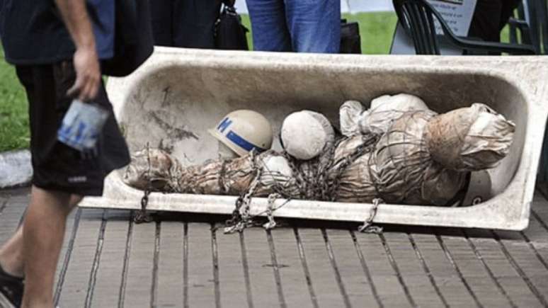 Fam&iacute;lias dos desaparecidos dizem que governo e sociedade n&atilde;o est&atilde;o interessados em investigar o passado