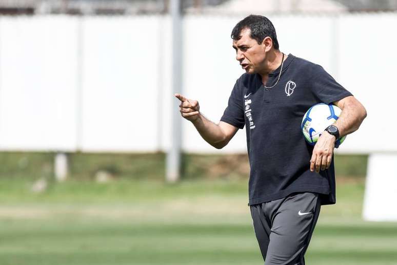 Carille comandou trabalho fechado à imprensa (Foto: Rodrigo Gazzanel / Agência Corinthians)