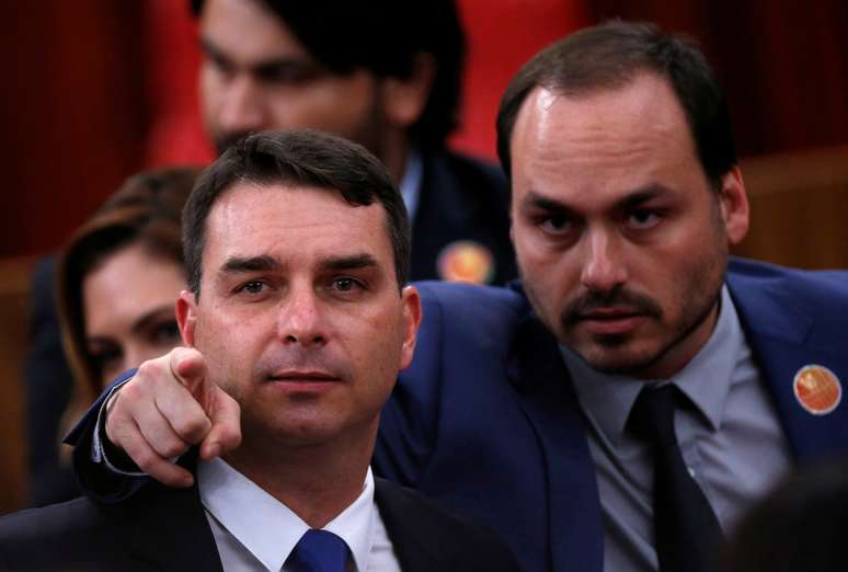 Carlos Bolsonaro (à direita), ao lado do irmão Flávio
10/12/2018
REUTERS/Adriano Machado